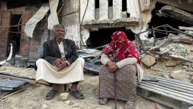 Photo of “عشت هنا وسأموت هنا”.. عائلة من غزة تتشبث بأطلال منزلها