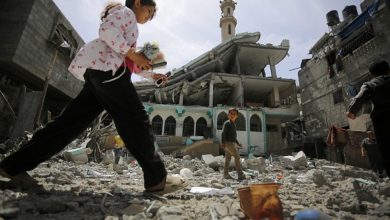 Photo of الحرب على غزة: دعوة أممية للتحقيق بمقابر جماعية وحماس ترفض تحميلها مسؤولية تعطيل الاتفاق