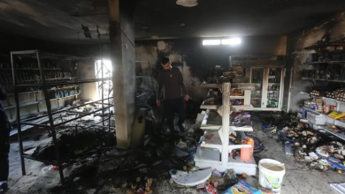 Photo of مستوطنون يحرقون ممتلكات فلسطينية والجيش يحاصر مسجدا بالضفة