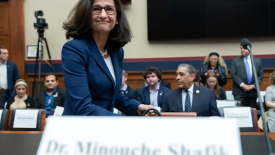 Photo of رغم تملقها اللوبي اليهودي.. رئيسة جامعة كولومبيا مطالبة بالاستقالة