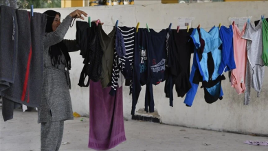 Photo of “خدمة النازحين”.. عمل شاق تواجه تحدياته فتاة غزية