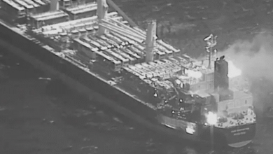 Photo of جماعة الحوثي تعلن استهداف مدمرتين أميركيتين وسفينتين