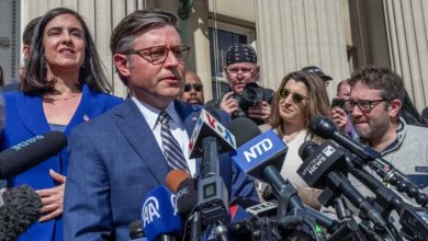 Photo of “مايك..أنت مقزز”.. هكذا واجه طلاب جامعة كولومبيا رئيس مجلس النواب الأميركي