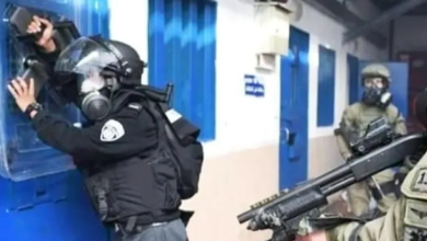 Photo of إدارة السجون تنقل أسرى المؤبدات من سجن عوفر