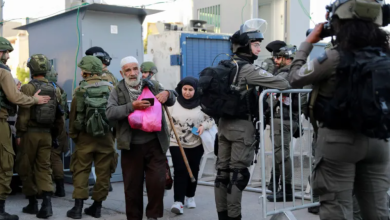 Photo of القوات الإسرائيلية تعتدي على مصلين في باحات الأقصى