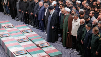 Photo of طهران تشيع جنازة الضباط الذين قتلوا في غارة بدمشق