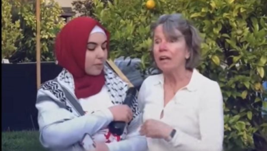 Photo of أستاذة قانون بجامعة كاليفورنيا الأمريكية تعتدي على طالبة فلسطينية- (فيديو)