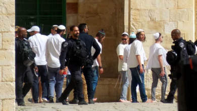 Photo of مئات المستوطنين يقتحمون باحات الأقصى في ثالث أيام عيد الفصح اليهودي