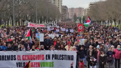 Photo of مشهد يحاكي “الإبادة الجماعية” في غزة ضمن فعاليات برشلونة لدعم فلسطين (شاهد)