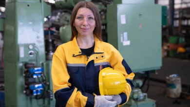 Photo of أوكرانيا تستعين بالنساء في مصانع الحديد والصلب لتعويض نقص الرجال