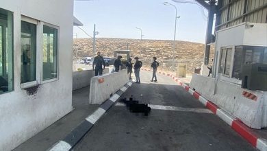 Photo of إطلاق نار على شاب فلسطيني في”أبو ديس” بزعم محاولة تنفيذ عملية طعن