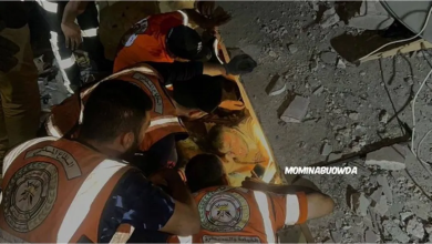 Photo of فلسطيني يضرب مثالا في الصمود والصبر من تحت الأنقاض في جباليا (شاهد)