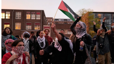 Photo of طلاب في جامعة أمستردام يقيمون مخيما دعما لغزة