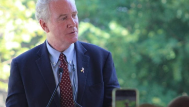 Photo of السيناتور هولين تعليقاً على التقرير الأمريكي:” إذا كان السلوك الإسرائيلي بغزة يتوافق مع المعايير الدولية فليساعدنا الله جميعا”