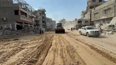 Photo of بلدية خانيونس تواصل فتح الطرقات وإزالة الركام رغم شح الإمكانات (شاهد)