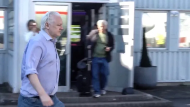 Photo of قضيته تقترب من النهاية.. أسانج يقر بالذنب ويغادر بريطانيا