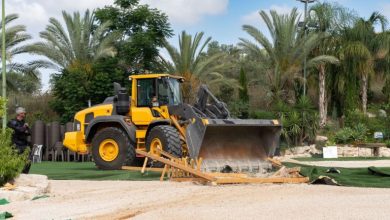 Photo of السلطات الإسرائيلية تهدم قاعة أفراح في قرية عارة بذريعة البناء دون ترخيص