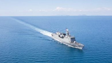 Photo of الحوثي تعلن استهداف مدمرة أمريكية وسفينتين