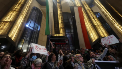 Photo of رويترز: مصر تحتجز طلابا لتضامنهم مع غزة