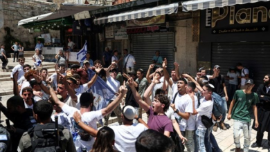 Photo of مسيرة الأعلام الاستيطانية في القدس.. اعتداءات وصلوات تلمودية وشعارات نابية ضد العرب والمسلمين