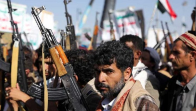 Photo of الحوثيون يحتجزون عاملين إغاثيين وموظفين أمميين في اليمن