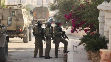 Photo of إصابة فلسطينيين اثنين برصاص الجيش الإسرائيلي في مخيم الجلزون