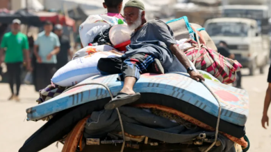 Photo of اشتباكات ضارية غربي رفح والاحتلال يقصف خيام النازحين بالمواصي