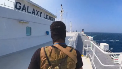 Photo of 30 غارة على مطار الحديدة وعقوبات أميركية جديدة تستهدف الحوثيين