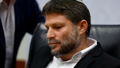 Photo of الغارديان تتناول نقل الجيش الإسرائيلي صلاحياته بالضفة لمدنيين مؤيدين للاستيطان