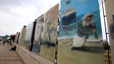 Photo of الحوثيون يستهدفون 4 سفن في البحرين الأحمر والمتوسط والجيش الأميركي يدمر 7 مسيرات للجماعة