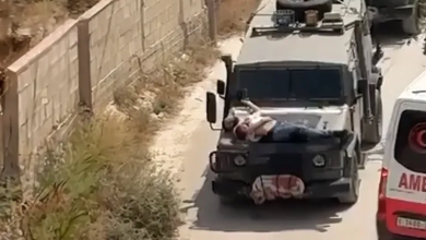 Photo of هآرتس: الجيش الإسرائيلي ينقل جرحى فلسطينيين فوق غطاء محرك سيارة