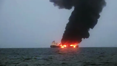 Photo of هيئة أوروبية: النيران ما زالت مشتعلة بسفينة يونانية هاجمها الحوثيون (شاهد)