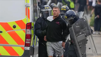 Photo of الادعاء العام البريطاني: سنحاكم المتورطين بأحداث الشغب بتهمة “الإرهاب”