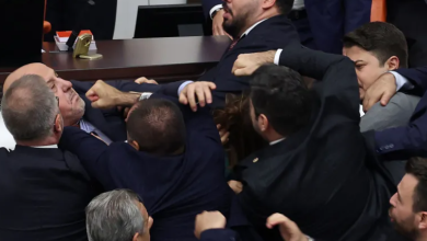 Photo of عراك ولكمات بين نواب في البرلمان التركي