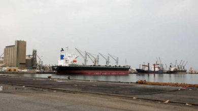 Photo of هيئة بريطانية: بلاغ عن 5 انفجارات قرب سفينة قبالة سواحل اليمن