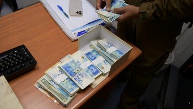 Photo of اعتقال 11 شخصا من رهط بشبهة غسل الأموال وإصدار فواتير وهمية