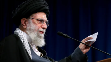 Photo of خامنئي ينتقد الصمت “المخزي” وحفيد الخميني يوجه رسالة لحزب الله