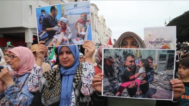 Photo of الرباط.. عشرات المغاربة ينددون بمجزرة الاحتلال في مواصي خان يونس