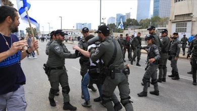 Photo of نهب واعتقال.. الجيش الإسرائيلي يواصل اقتحام مخيم الفوار بالضفة