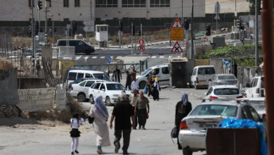 Photo of مقتل إسرائيلييْن وإصابة ثالث في هجوم على سيارة للشرطة غرب الخليل