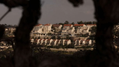 Photo of “تمهيدا لمصادرتها”… مستوطنون ينصبون خياما في أراض بالضفة الغربية