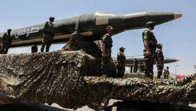 Photo of 20 مصابا بعد إطلاق صاروخ من اليمن والحوثيون يتوعدون بمواصلة الهجمات