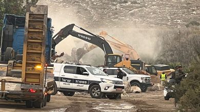 Photo of الطيبة: آليات إسرائيلية بحماية الشرطة تهدم منزلا قيد الإنشاء