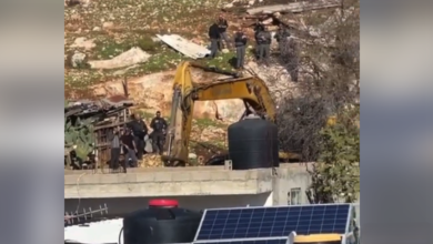 Photo of السلطات الإسرائيلية تهدم منزلين في حي سكاني قرب نحف