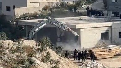 Photo of السلطات الإسرائيلية تهدم منزلا في الرينة