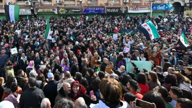 Photo of أحمد الشرع يبارك انتصار الثورة وآلاف السوريين يحتفلون بسقوط الأسد