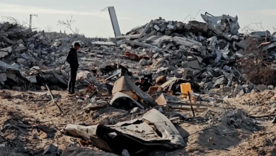 Photo of ألم وحسرة وأمل في النهوض من جديد.. قصص غزيين عادوا لبيوتهم المدمرة