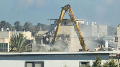 Photo of السلطات الإسرائيلية تهدم منزلا مأهولا في رهط