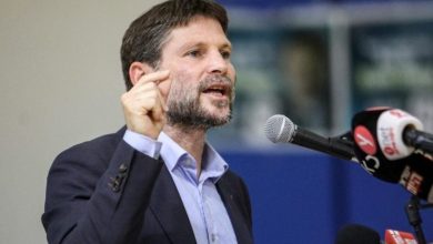 Photo of سموتريتش: الصفقة كارثية، سنواصل الحرب بعد انتهاء المرحلة الأولى والمحور المعتدل بالمنطقة يطلب منا تدمير حماس