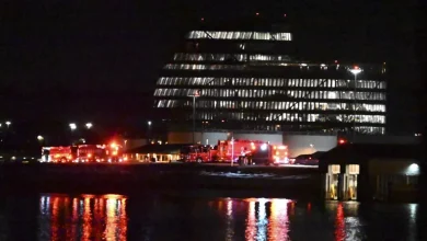 Photo of انتشال جثث 28 شخصًا قتلوا باصطدام مروحية عسكرية بطائرة ركاب والسلطات الأمريكية توكد “لا ناجين من الحادث”